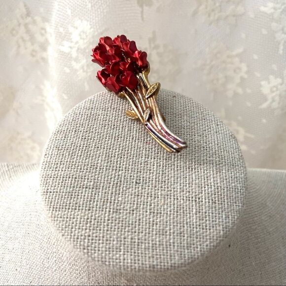 Vintage Red Roses with Gold Detail Brooch - Picture 1 of 6